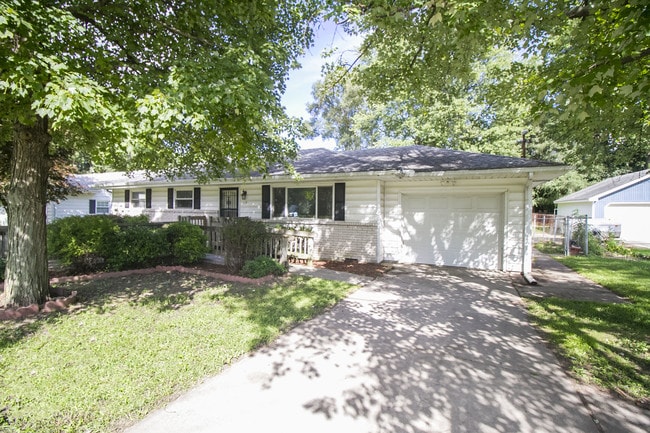 property at 29 Roseanna Dr