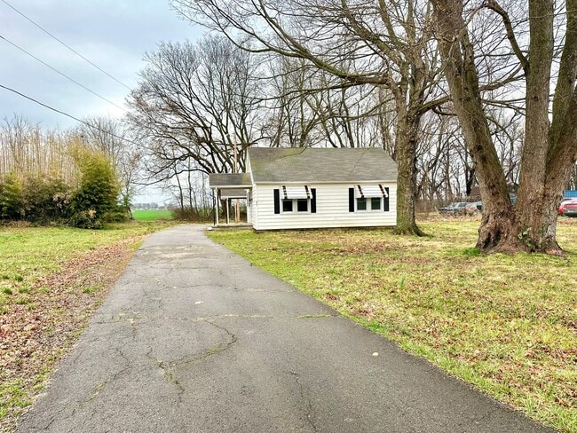 811 Pembroke Oak Grove Rd in Oak Grove, KY - Building Photo - Building Photo