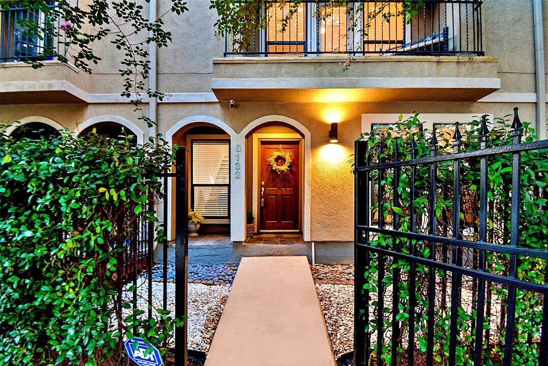 6132 Hamman St in Houston, TX - Foto de edificio