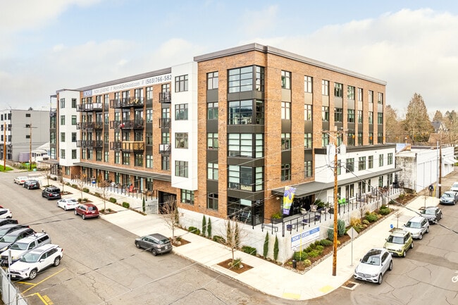 Holm at Sellwood in Portland, OR - Foto de edificio - Building Photo