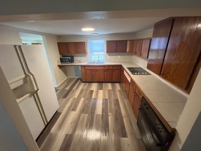 property at 216 W 12th St