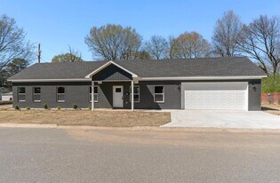 921 Banner St in Benton, AR - Building Photo