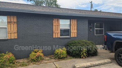 421 SE A St in Bentonville, AR - Foto de edificio - Building Photo