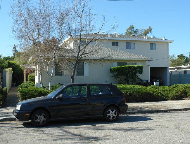 2130-2136 Williams St in Palo Alto, CA - Foto de edificio - Building Photo