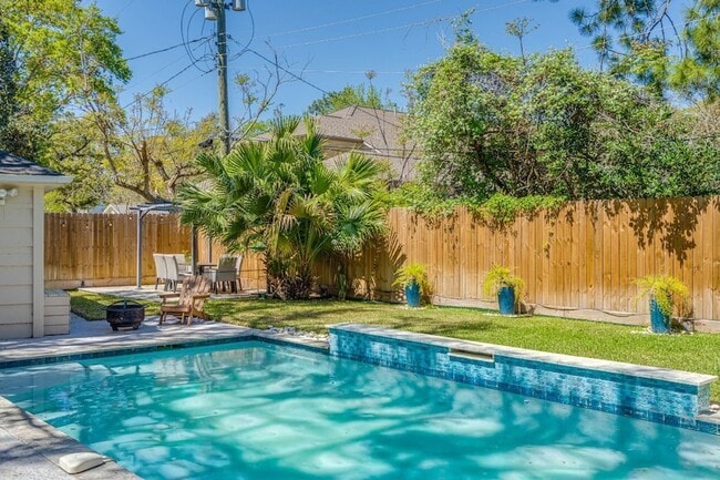 property at 12458 Woodthorpe Ln