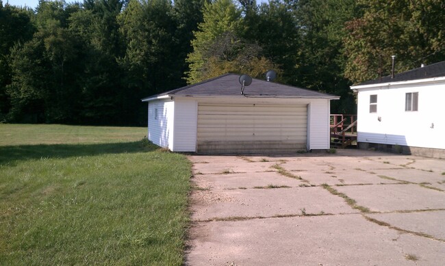 965 W Tyler Rd in Muskegon, MI - Building Photo - Building Photo