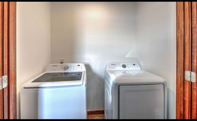 419 Sierra Pl in Roberts, WI - Foto de edificio - Building Photo