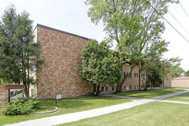 Midtown Manor in Moorhead, MN - Building Photo - Building Photo