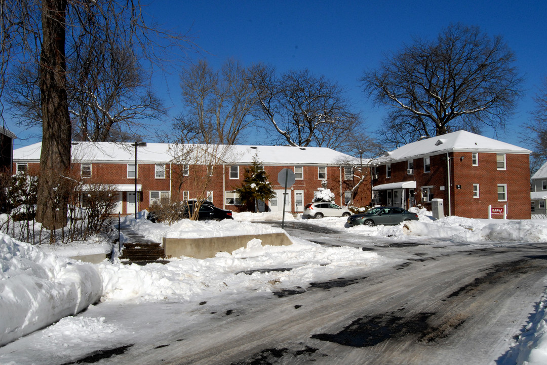 Colonial Residence in Clifton, NJ - Foto de edificio