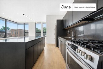 2122 S Hoyne Ave in Chicago, IL - Building Photo - Building Photo