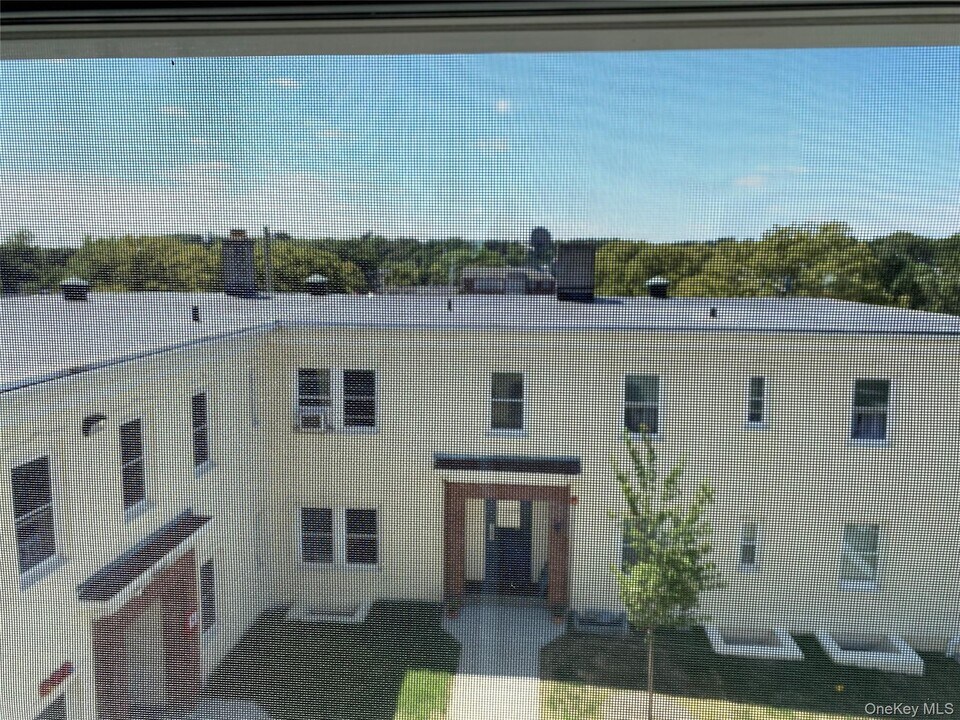 120 E Central Ave in Pearl River, NY - Building Photo