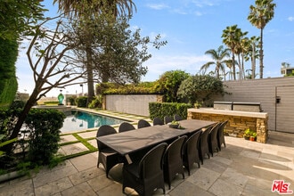 964 Palisades Beach Rd in Santa Monica, CA - Building Photo - Building Photo