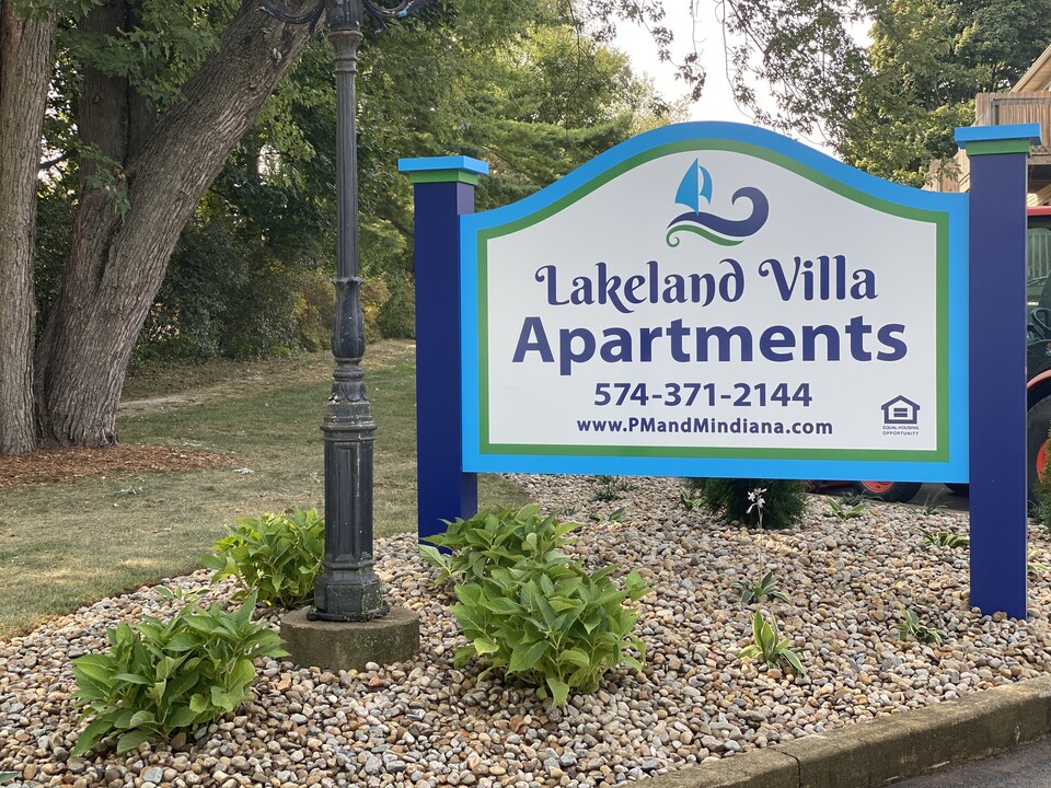 Lakeland Villa Apartments in Warsaw, IN - Foto de edificio