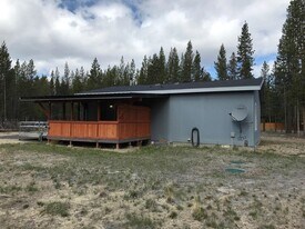 9818 Split Rail Rd in La Pine, OR - Building Photo