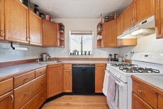 1390 E 6th S in Mountain Home, ID - Foto de edificio - Building Photo