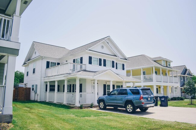 601 Highlands St in College Station, TX - Building Photo - Building Photo