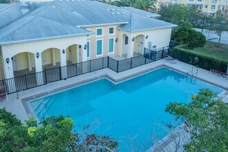 The Villas at Village Square in Delray Beach, FL - Building Photo - Building Photo