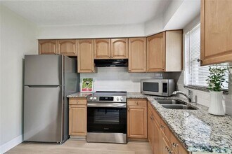 4545 37th Ave N in St. Petersburg, FL - Building Photo - Building Photo