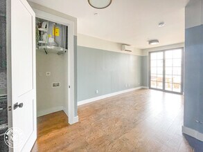 187 Kent Ave, Unit 614 in Brooklyn, NY - Building Photo - Building Photo