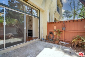 11260 Overland Ave-Unit -22e in Culver City, CA - Building Photo - Building Photo