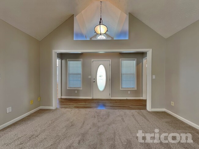 2051 Meadowglen Ln in Loganville, GA - Foto de edificio - Building Photo