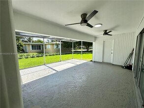 1400 N Park Rd in Hollywood, FL - Foto de edificio - Building Photo