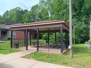 The Highlands in Forest City, NC - Building Photo - Building Photo