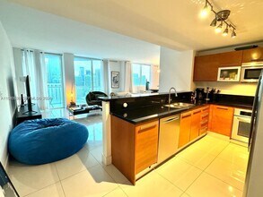 253 NE 2nd St, Unit 3308 in Miami, FL - Foto de edificio - Building Photo