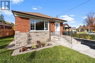 35 Archwood Crescent in Toronto, ON - Building Photo