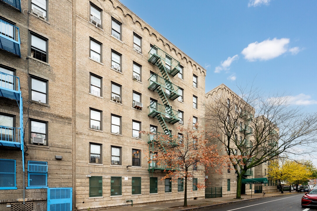 1670 Longfellow Avenue in Bronx, NY - Building Photo