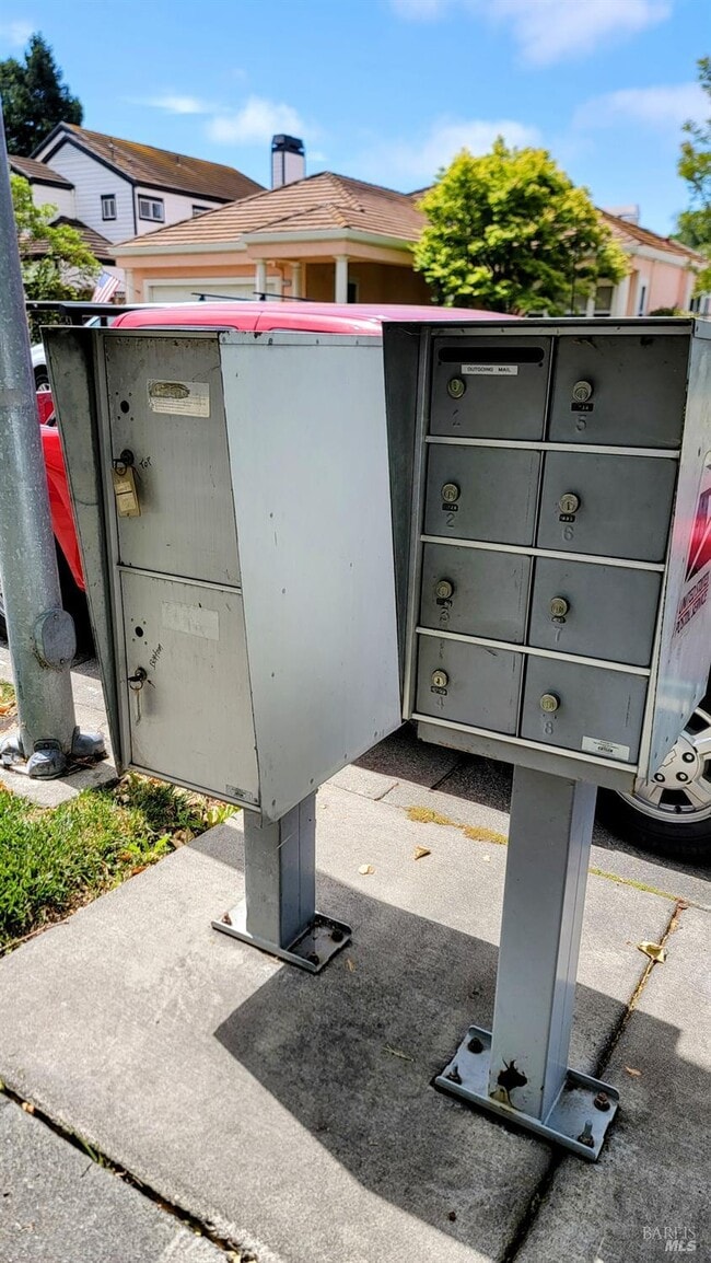 1734 Zinfandel Dr in Petaluma, CA - Building Photo - Building Photo