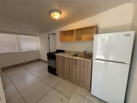 633 NW 15th Ave in Fort Lauderdale, FL - Building Photo