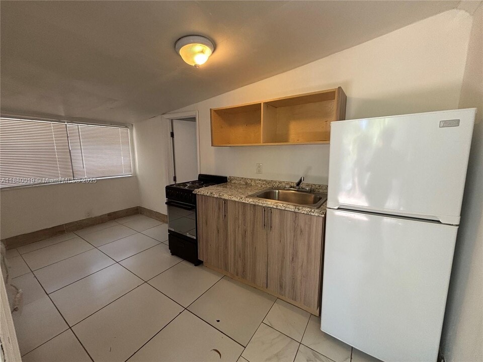 633 NW 15th Ave in Fort Lauderdale, FL - Building Photo