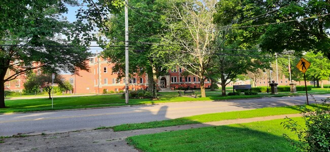 226 Meadville St in Edinboro, PA - Foto de edificio - Building Photo