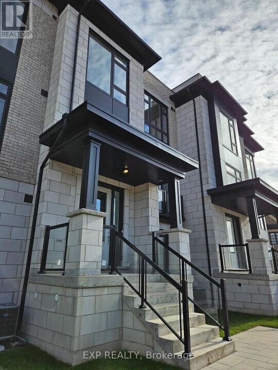 3185 Sixth Line in Oakville, ON - Building Photo