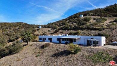 11077 Pacific View Dr in Malibu, CA - Building Photo - Building Photo