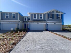 490 Thompson Vlg Ave in Apopka, FL - Building Photo