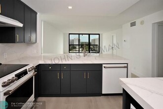 4800 Bayview Dr in Fort Lauderdale, FL - Foto de edificio - Building Photo