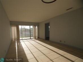 7355 Woodmont Terrace in Tamarac, FL - Building Photo - Building Photo