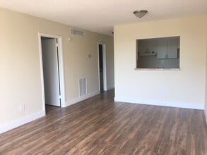 2160 16th SW Ave, Unit 314 in Miami, FL - Foto de edificio - Building Photo