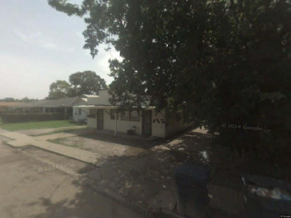 921 S Theater St in St. Martinville, LA - Building Photo