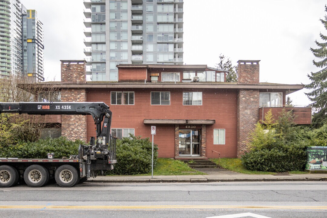 4930 Bennett St in Burnaby, BC - Building Photo