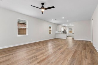 1010 Whispering Winds Dr in Beasley, TX - Building Photo - Building Photo