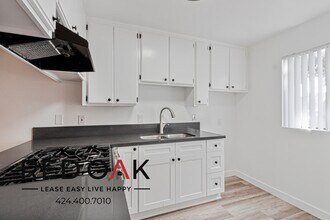 8614 Woodley Ave in Los Angeles, CA - Building Photo - Building Photo