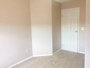 6844 Cape Lisburne Loop in Anchorage, AK - Building Photo - Building Photo