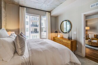 The Point at Reston in Reston, VA - Foto de edificio - Building Photo