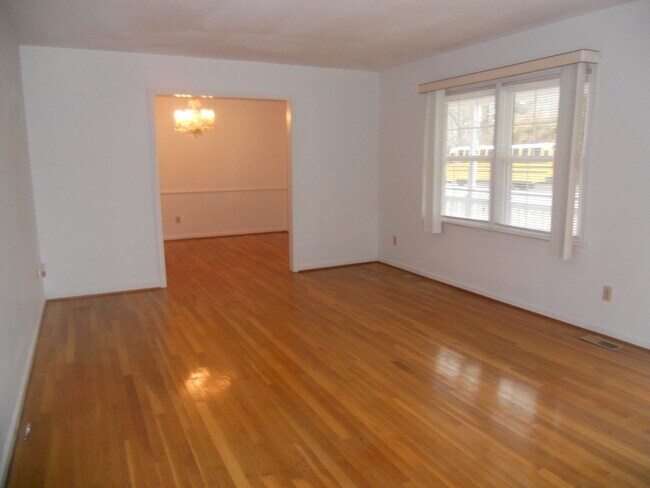 868 Moyer Rd in Newport News, VA - Building Photo - Building Photo