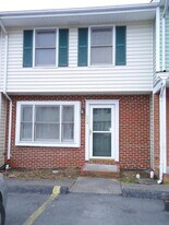504 Yorktowne Pl in Winchester, VA - Building Photo