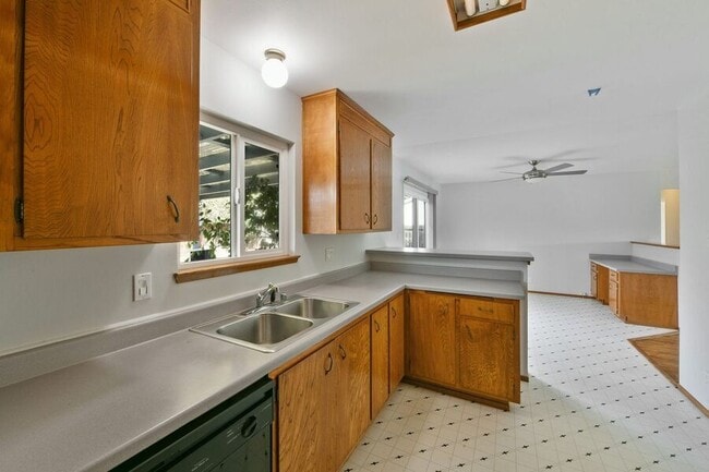 4625 Sloan St in Fremont, CA - Building Photo - Building Photo