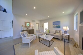 2 Crystal Mews Ln in East Hampton, NY - Building Photo - Building Photo